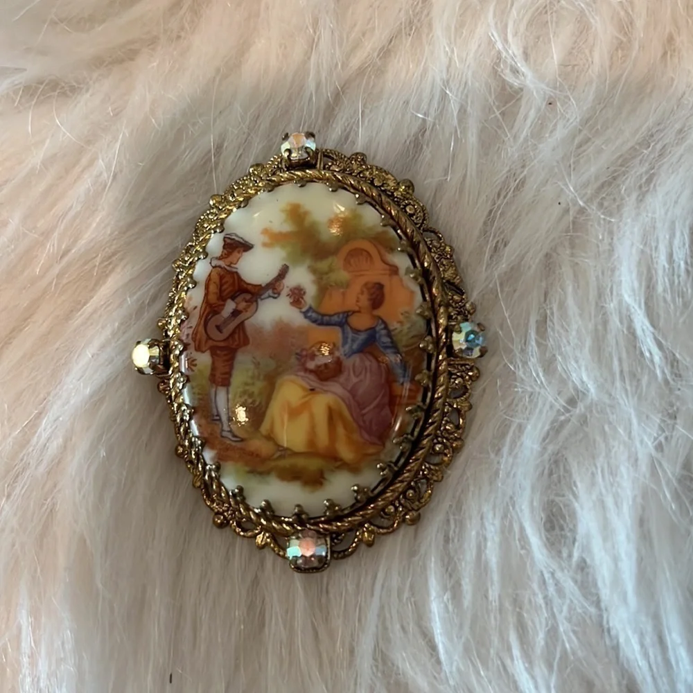 VINTAGE cameo brooch pin gold tone rhinestone painted porcelain Victorian couple